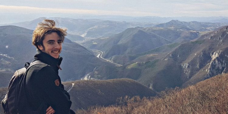 Izudin Ašćerić: Izbor poezije iz zbirke “Sirovo perje”