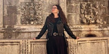 Melida Travančić: Izbor poezije iz zbirke “Moja majka hrani mrtvog psa”