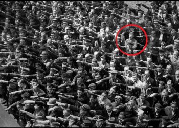 Vizuelni diskurs konformizma: Od totalitarnih rituala do algoritamske homogenizacije u digitalnim medijima