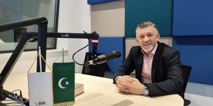 Bosnevija: Obrazovne emisije o bosanskom jeziku na Radiju BIR